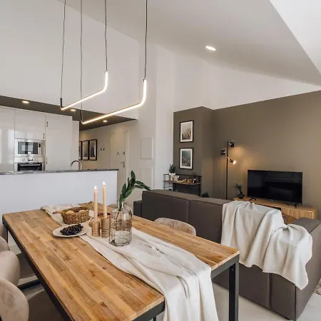 Sost - 2 Bedrooms And Shared Rooftop In Alcantara * Lissabon