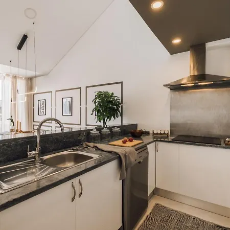 Sost - 2 Bedrooms And Shared Rooftop In Alcantara * Lizbona